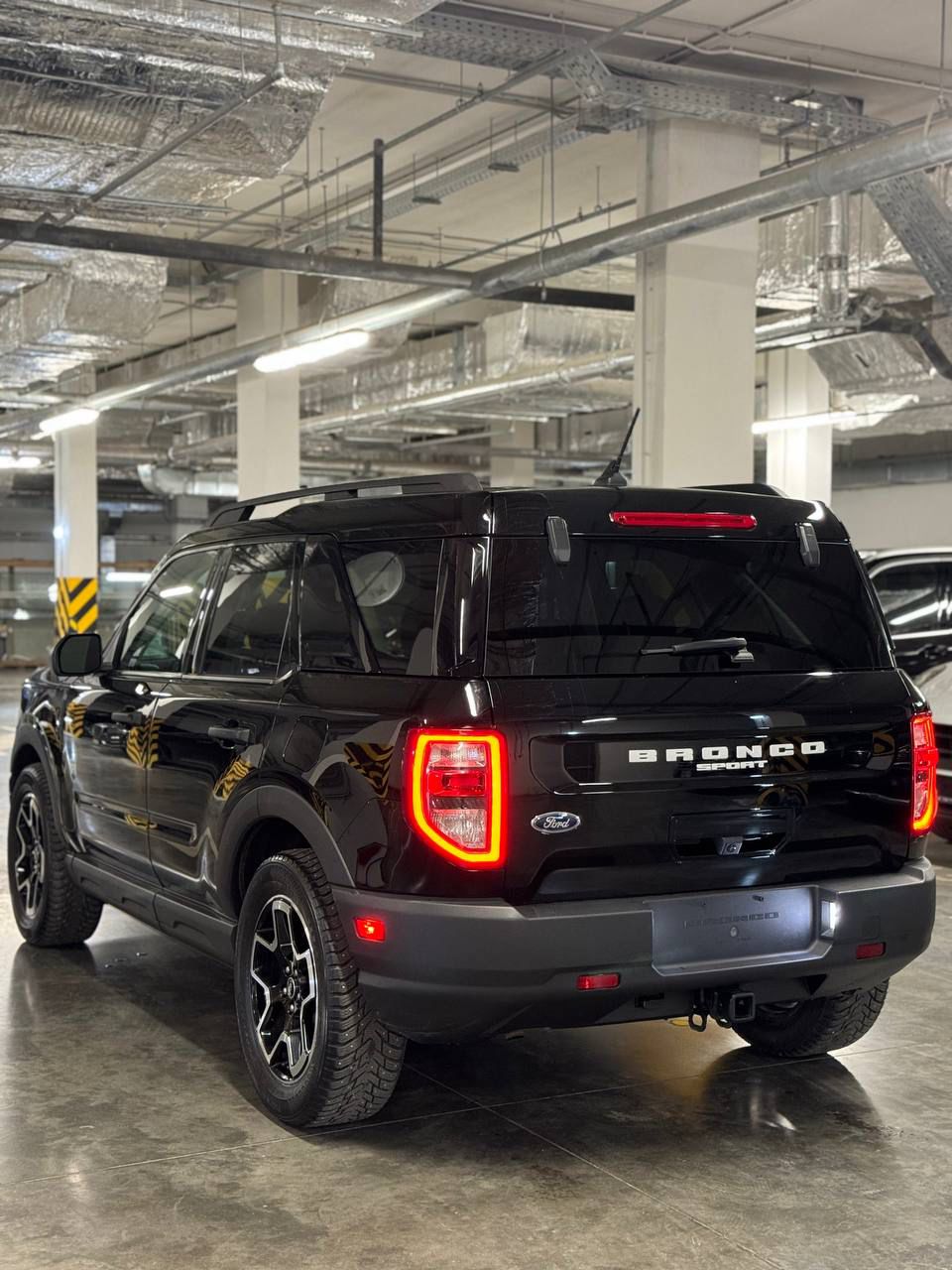 Ford Bronco сзади